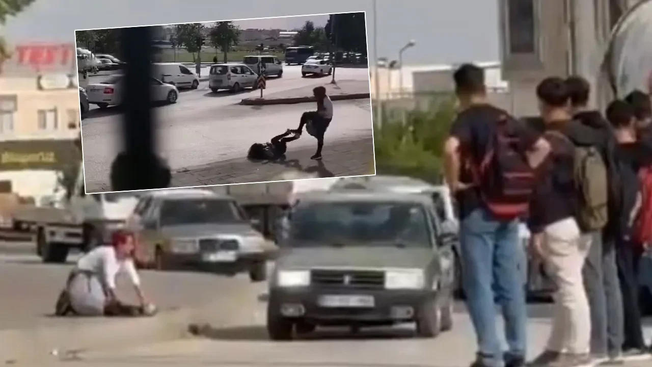 Kadınlar sokak ortasında saç baş birbirine girdi, kimse ayırmadı