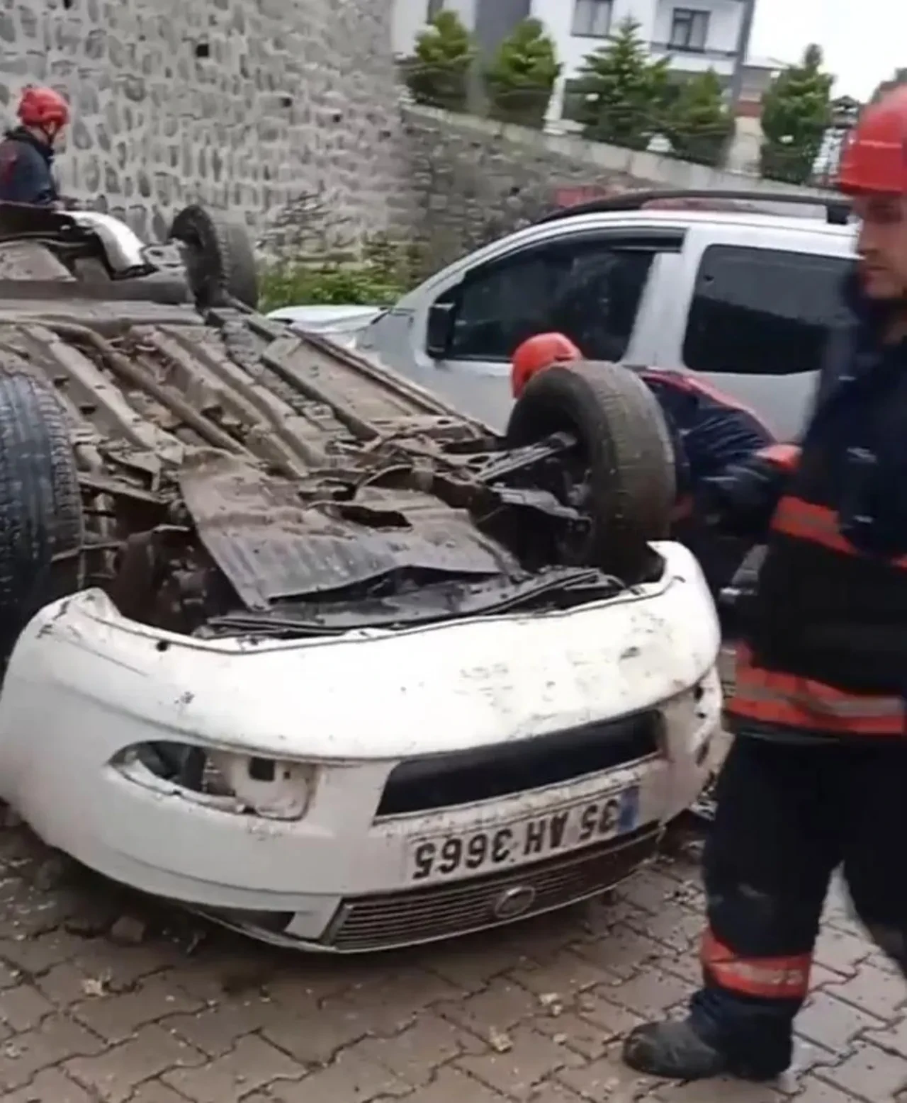 Ordu'da otomobil site bahçesine uçtu: 1 ölü