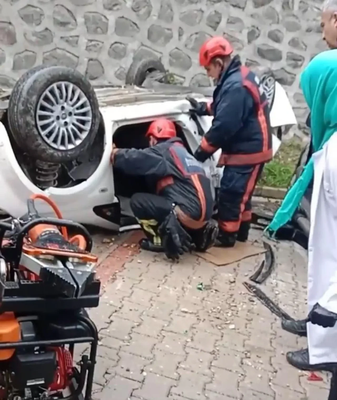 Ordu'da otomobil site bahçesine uçtu: 1 ölü