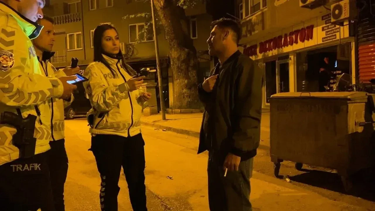 Polisin alkollü sürücüyle imtihanı kamerada: Üflemeyeceğim, yanlış yapıyorsunuz