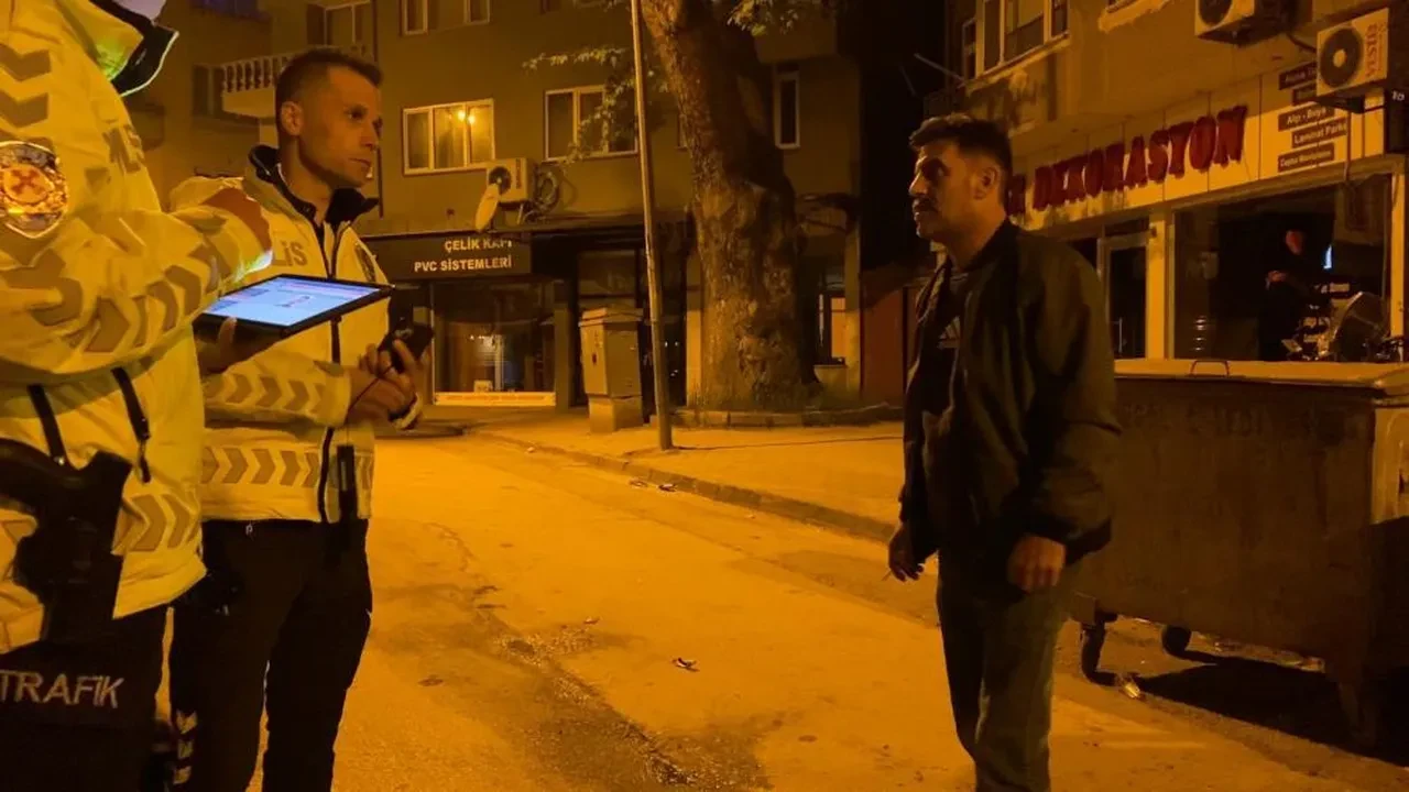 Polisin alkollü sürücüyle imtihanı kamerada: Üflemeyeceğim, yanlış yapıyorsunuz