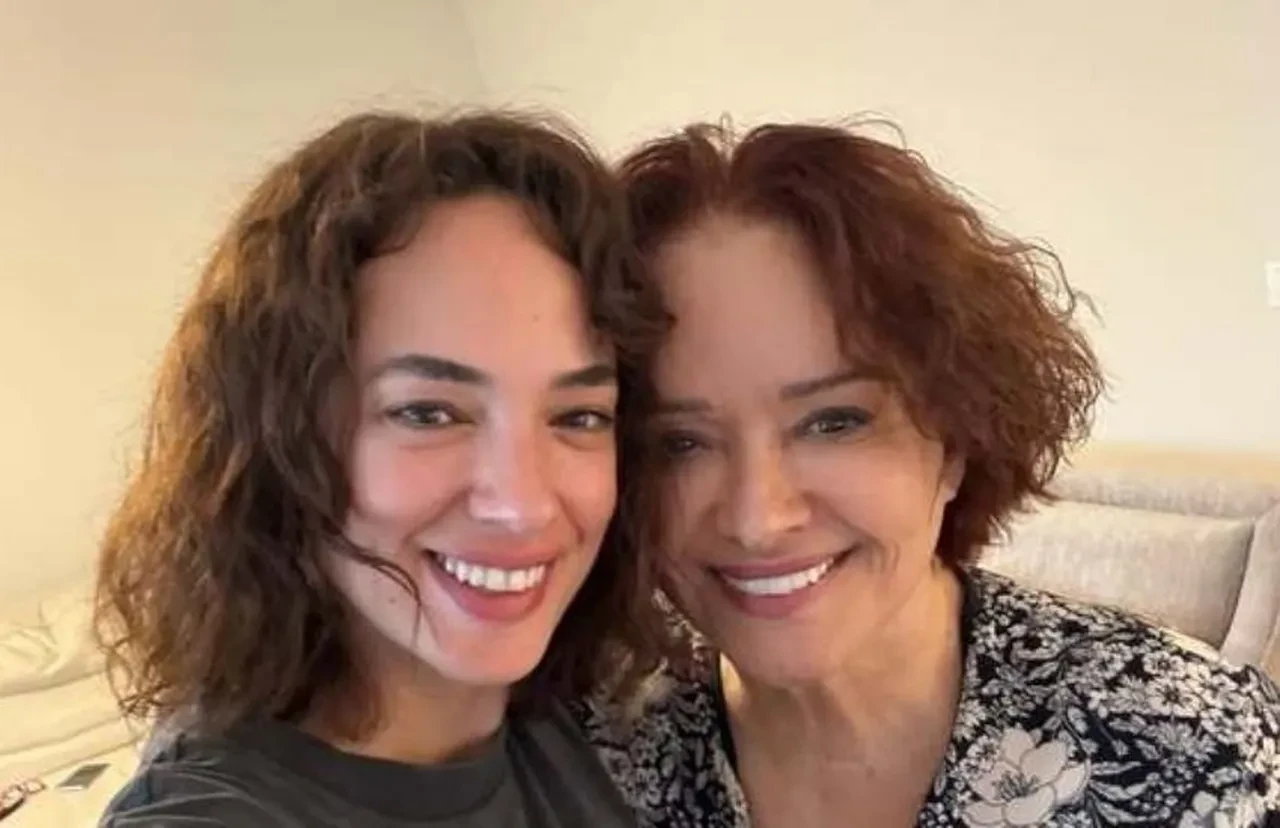 Seda Bakan, Müjde Ar ile buluştu! İki ismin benzerliğine yorum yağdı 