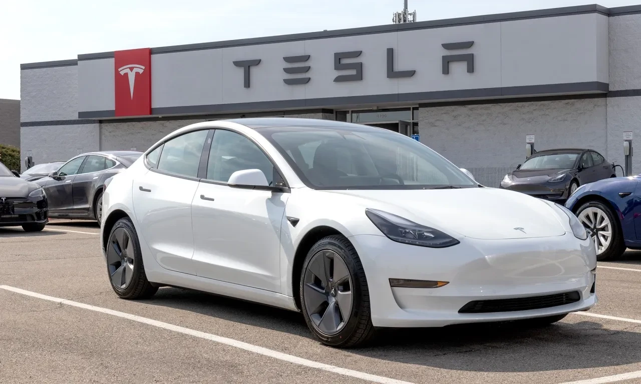 Tüketicilerin en çok güvendiği araba markaları belli oldu! Tesla'nın imajı dibi gördü, birinci şaşırttı