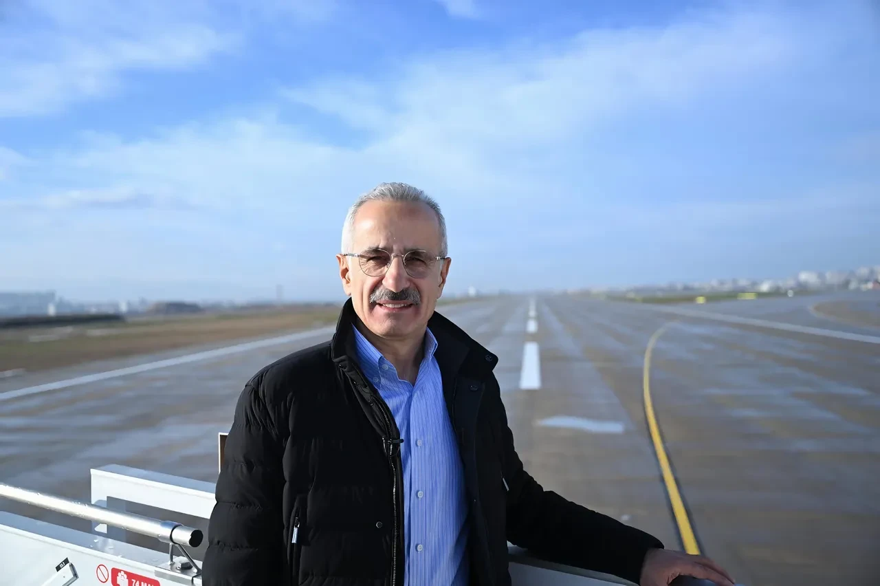 Türk hava sahasında bir ilk! Bakan Uraloğlu açıkladı: Tüm zamanların rekoru kırıldı!
