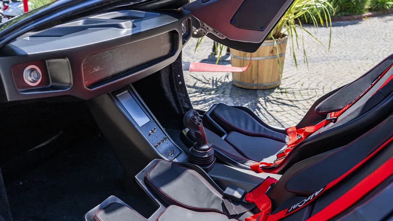 Türkiye'nin ilk insanlı uçan araba testi başarıyla gerçekleştirildi