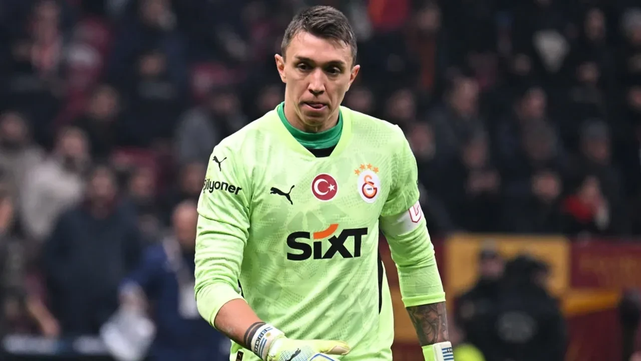 /spor/yeni-muslera-geliyor-galatasaray-ilk-gorusmeyi-yapti-3216703