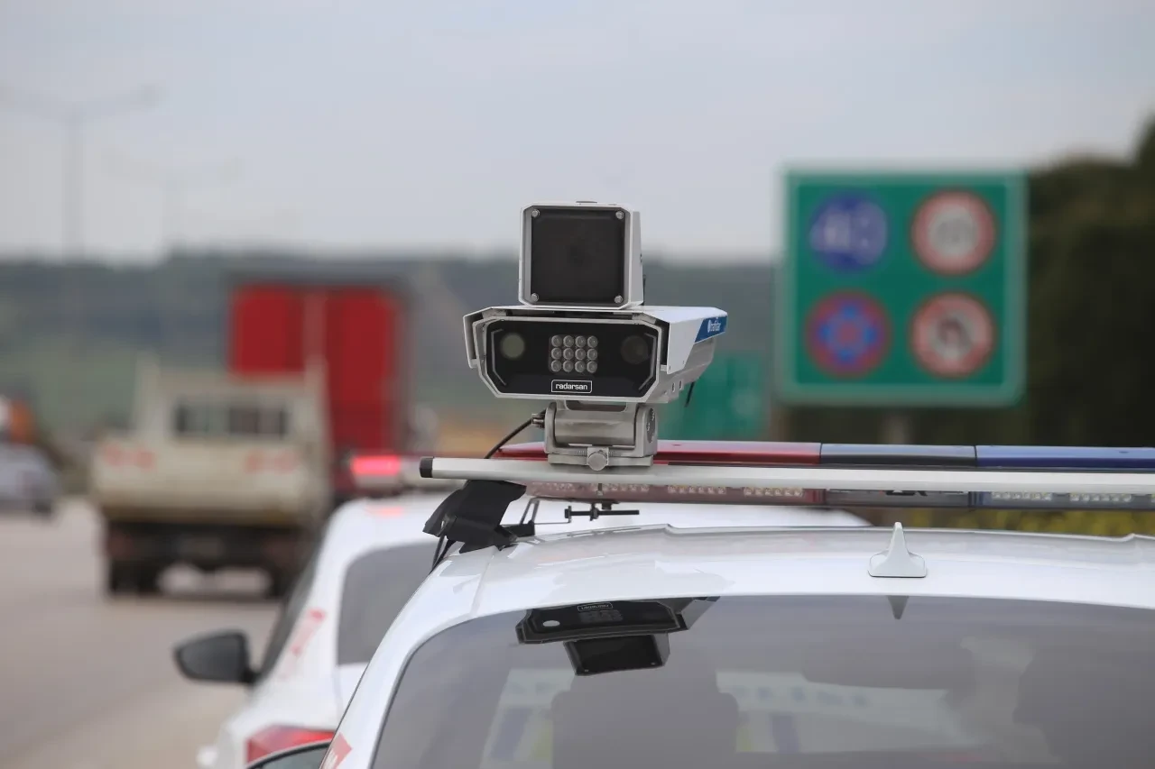Yerli radar sistemi ile kural tanımazlara geçit yok! Aynı anda birçok araca ceza yazabiliyor