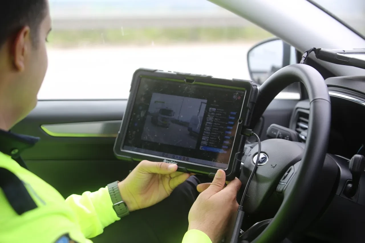 Yerli radar sistemi ile kural tanımazlara geçit yok! Aynı anda birçok araca ceza yazabiliyor