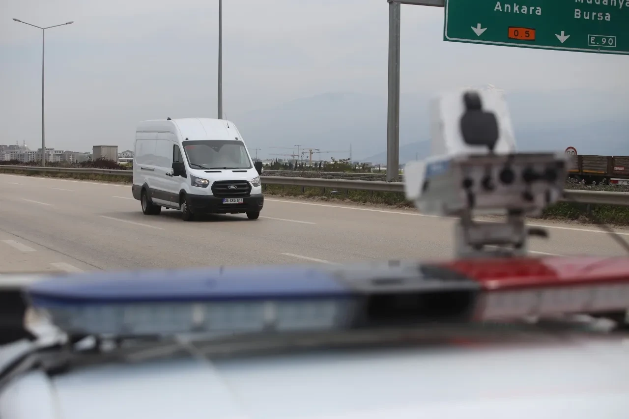 Yerli radar sistemi ile kural tanımazlara geçit yok! Aynı anda birçok araca ceza yazabiliyor