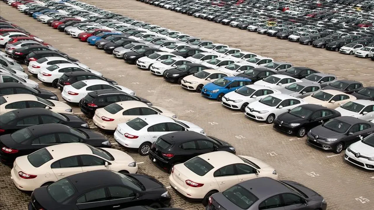 Araba piyasasında enflasyon etkisi! Nisan ayında fiyatlar düştü: İşte en çok ilan verilen marka ve modeller