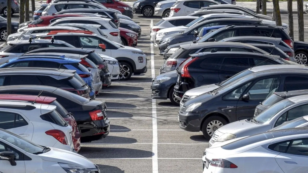 Araba piyasasında enflasyon etkisi! Nisan ayında fiyatlar düştü: İşte en çok ilan verilen marka ve modeller