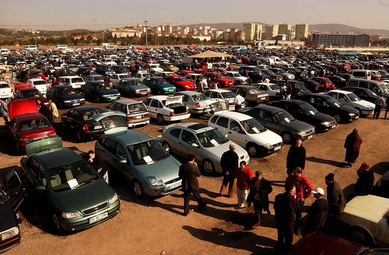 Arabasını satmayı planlayanlar bir kez daha düşünsün! Sektör uzmanından çarpıcı fiyat tahmini