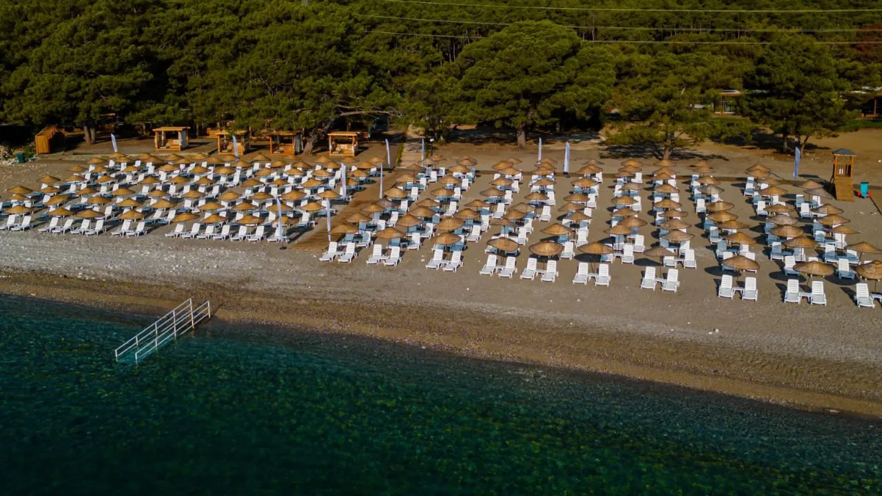Bodrum’un kalbinde ücretsiz plaj! Sosyetenin yanı başında bedava deniz keyfi