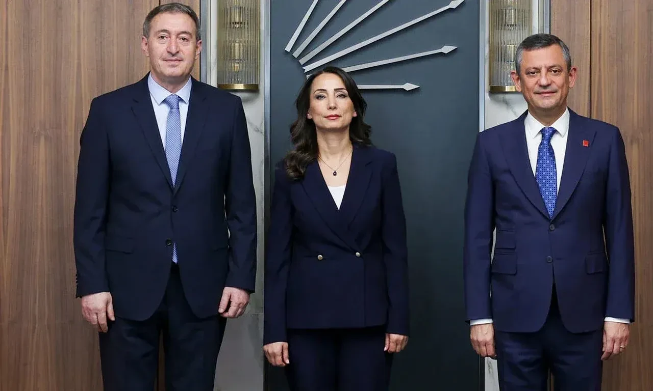 DEM Parti heyeti, CHP lideri Özgür Özel ile görüştü