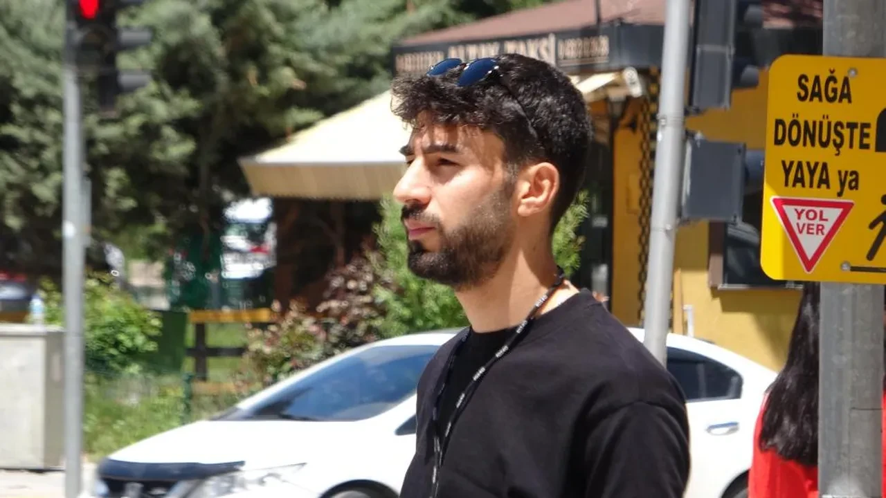 Düdüğünü alıp trafiği yönetmişti! O genç İHA'ya konuştu: "Soyadının hakkını vermişsin"