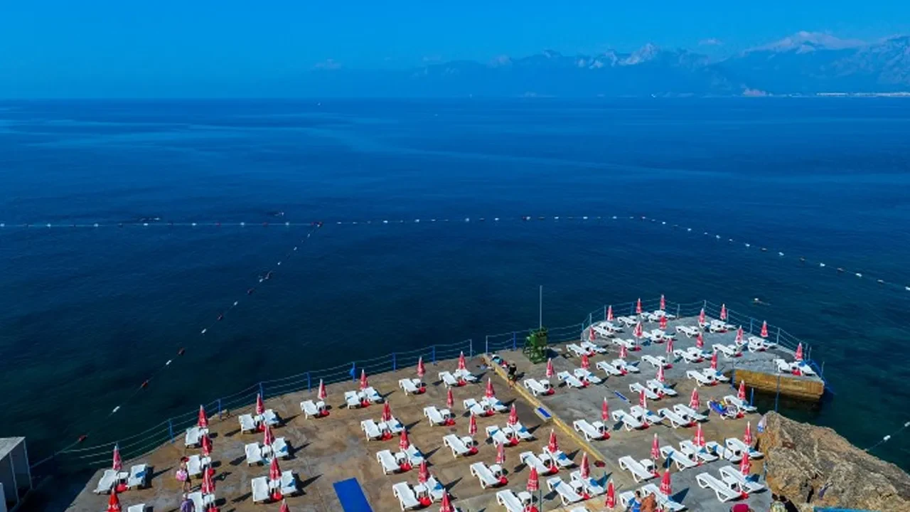 Dünyanın en temiz plajları belli oldu! Türkiye yine zirvede: İşte mavi bayrak alan illerimiz 