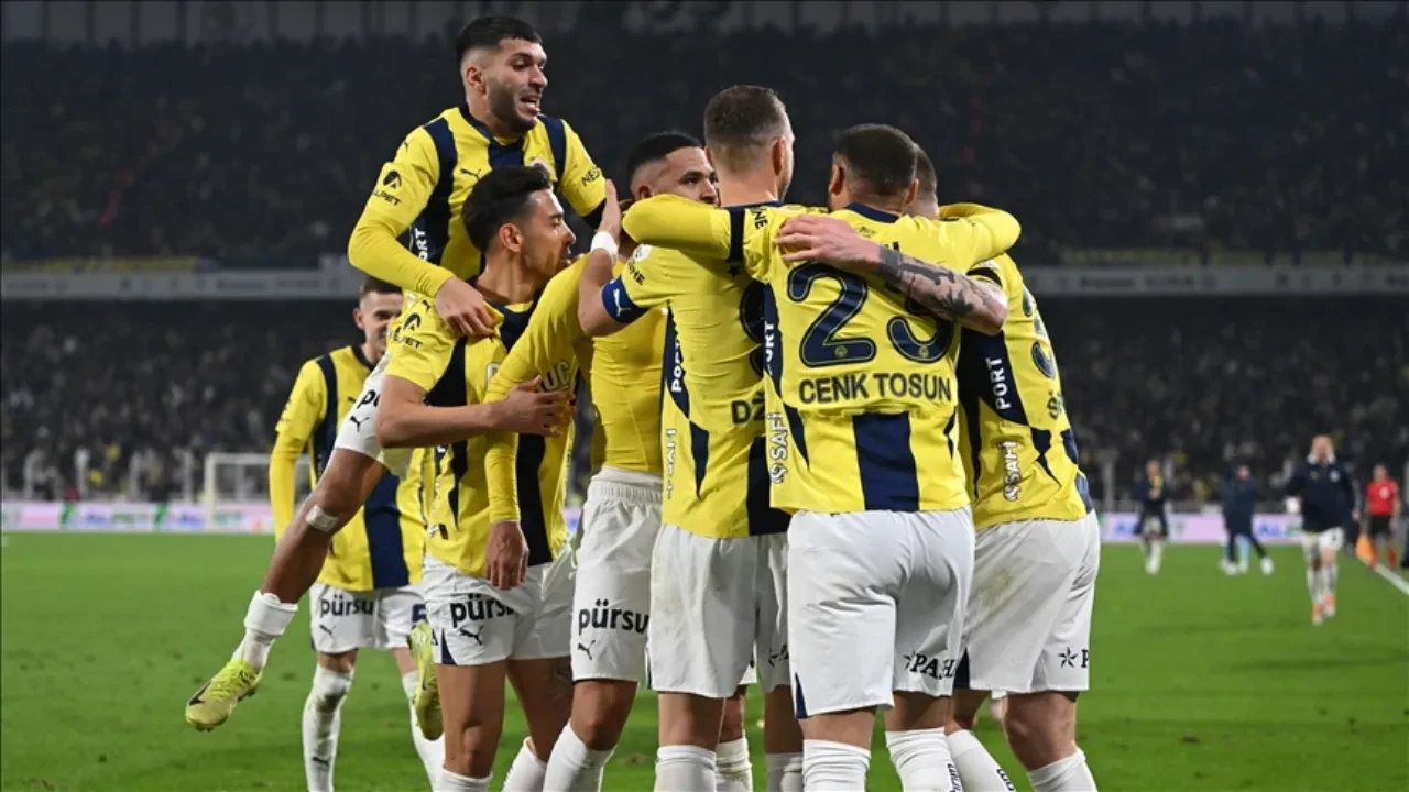 Fenerbahçe’de sözleşmesi biten oyuncular! 7 futbolcu sezon sonu ayrılabilir