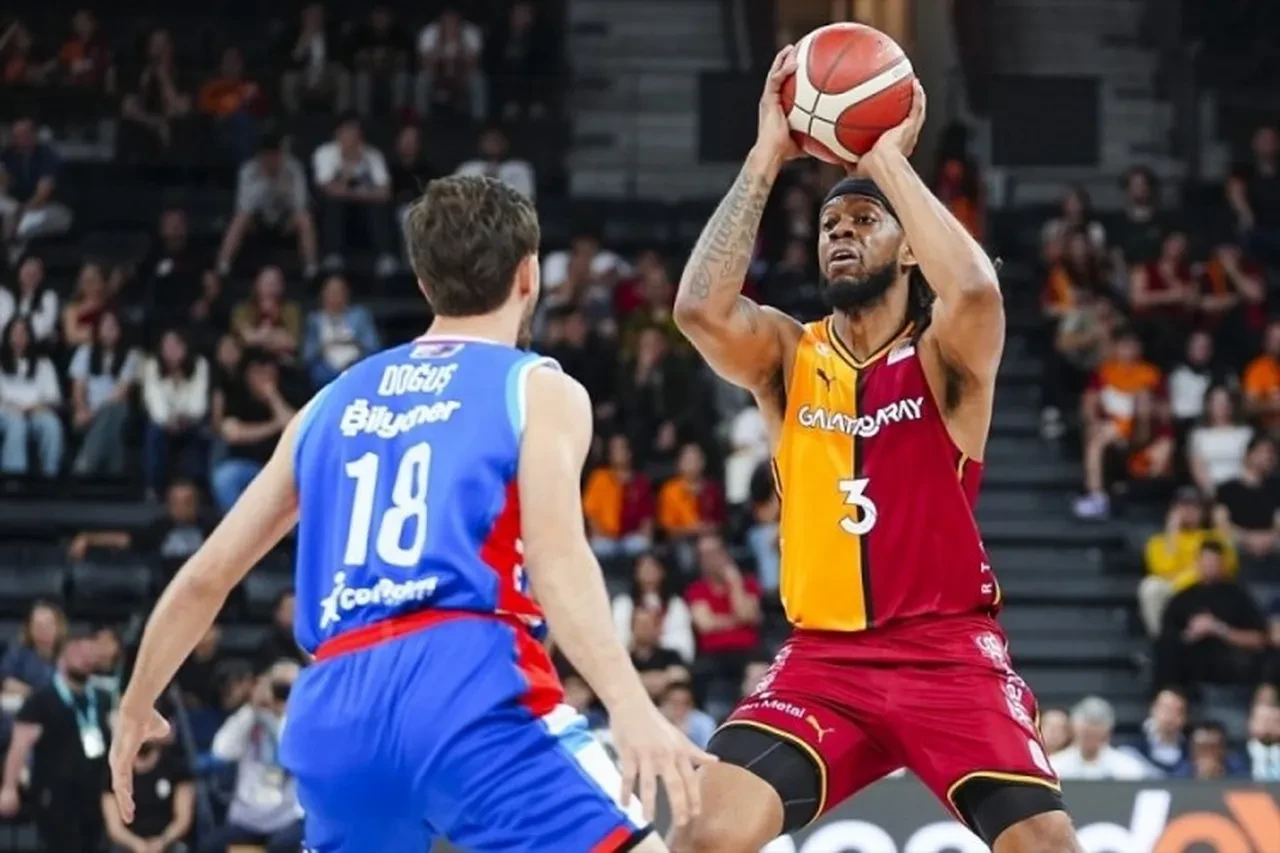 Galatasaray Anadolu Efes maç sonucu kaç kaç? 34 farklık galibiyet