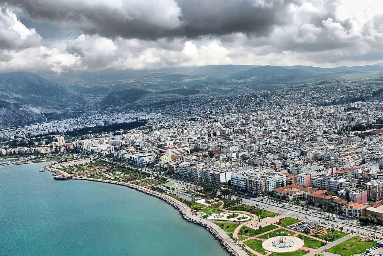 Güneşli günler başladı ama yağış yola çıktı! İstanbul dahil onlarca ili etkileyecek
