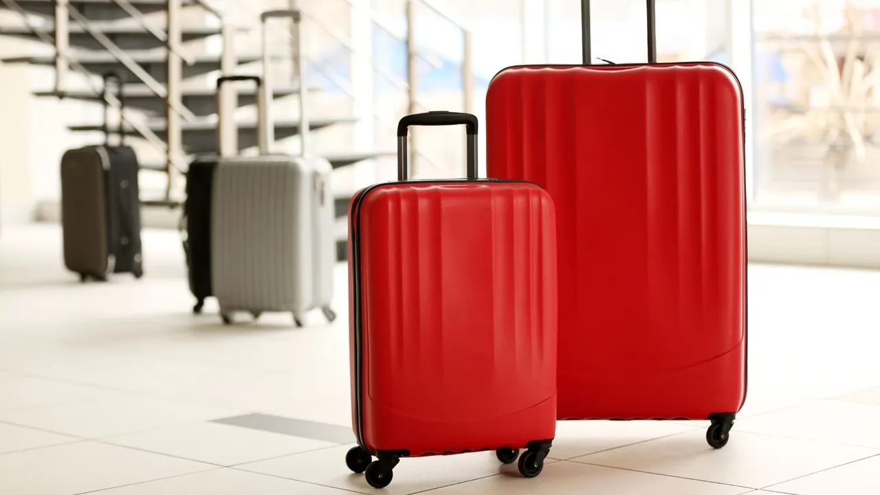 Havaalanı görevlisi uyardı! Türkiye'de binlerce kişi uçağa binerken bu hatayı yapıyor: Valiziniz kaybolabilir