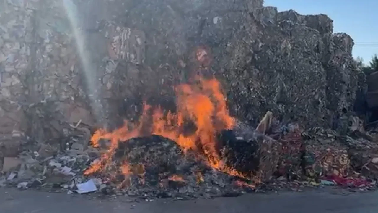 Kahramanmaraş'ta kağıt fabrikasında yangın