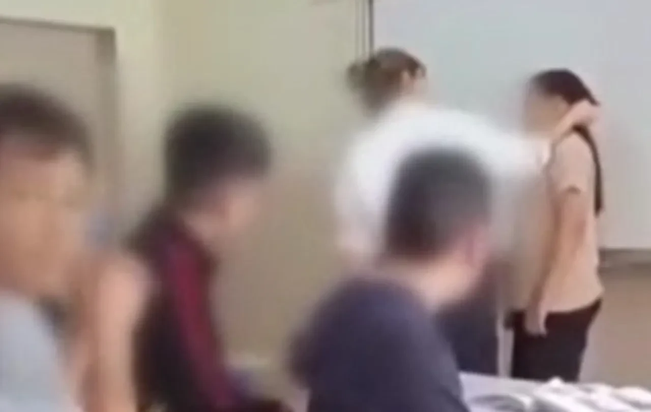 Öğretmenin sözel ve fiziksel şiddeti kamerada ifşa oldu: 'Pisliksin seni gebertirim!'