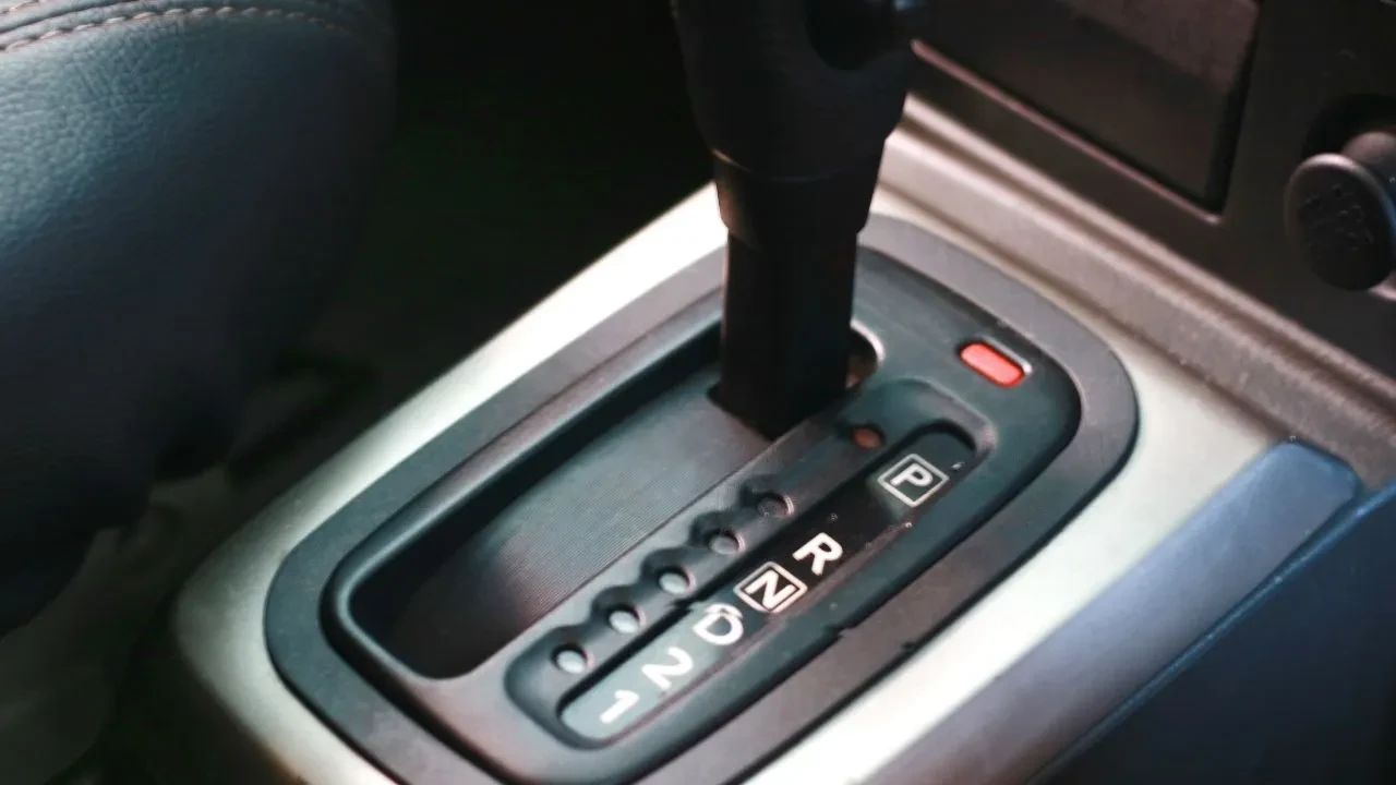 Otomatik vites arabalarda yapılan büyük hata! Alışkanlığınız şanzımanı bitirebilir