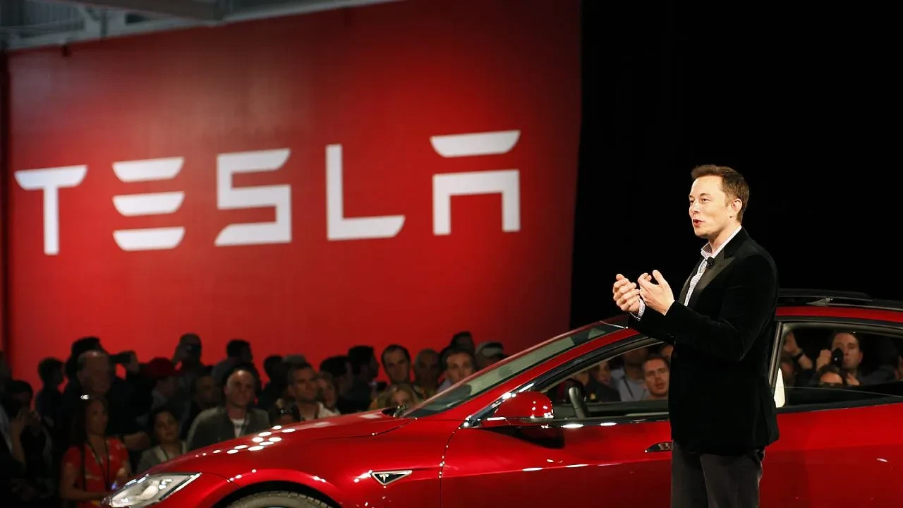 Tesla herkesi şaşırttı: Hisseler bir anda coştu