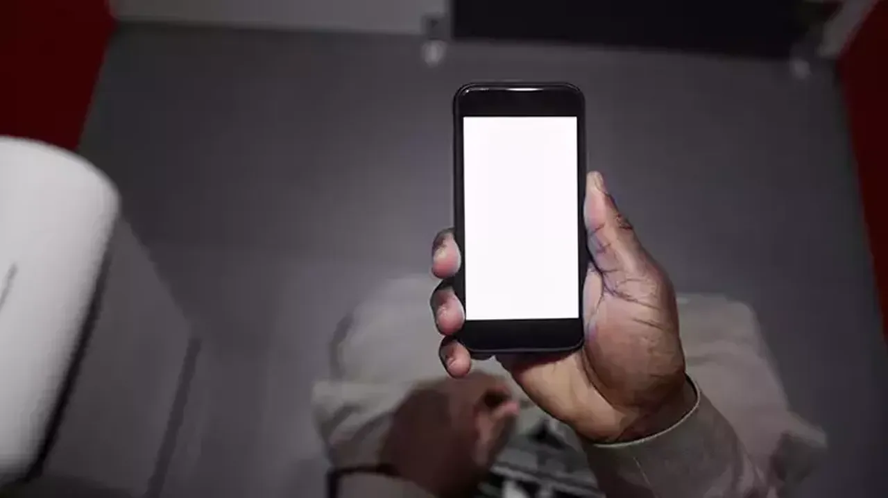 Tuvalette uzun süre vakit geçiren ve telefonla oynayanlar için büyük risk