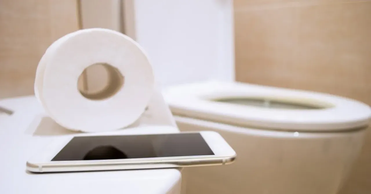 Tuvalette uzun süre vakit geçiren ve telefonla oynayanlar için büyük risk