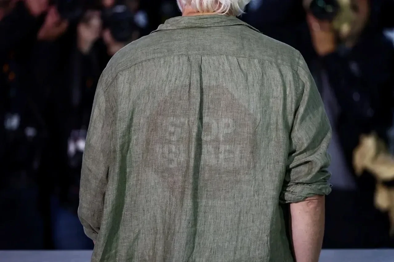 Wikileaks'ın kurucusu Assange'dan medeniyetine Gazze dersi! Tişörtü çok şey anlattı