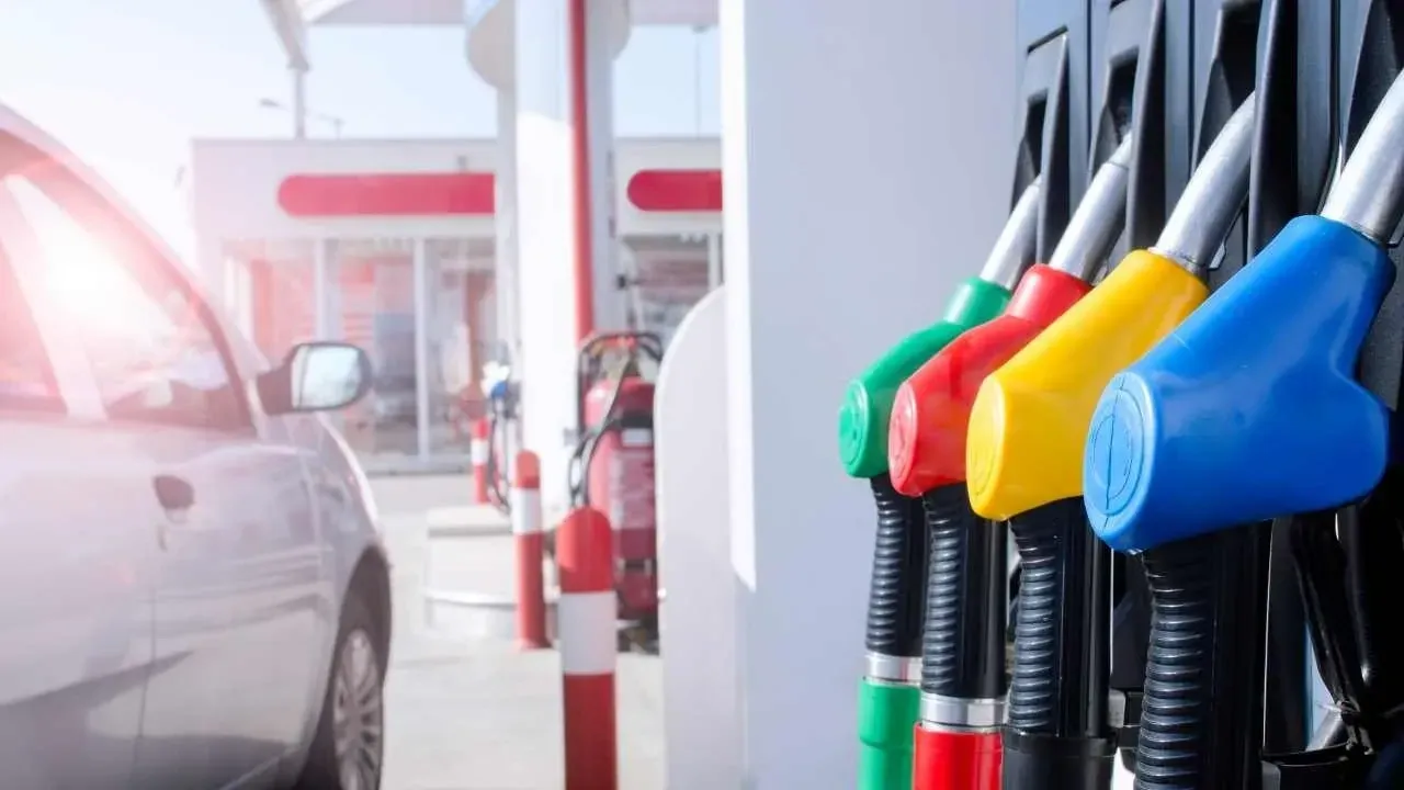 Yakıtınızın bu seviyenin altında düşmesini sakın beklemeyin motorunuz yanabilir! Motor ustası en çok yapılan hatayı açıkladı