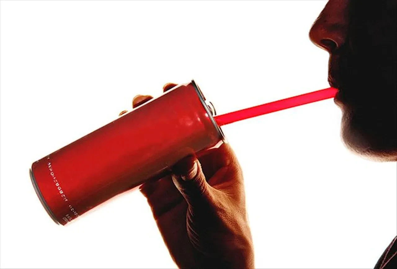 Yaz aylarında insanların elinden düşmüyor! Dünyanın en zararlı içeceğinin kanseri beslediği ortaya çıktı