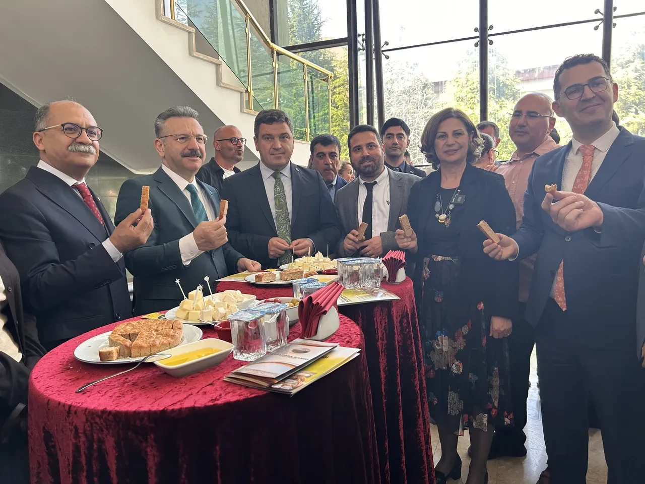 5 bin yıllık ekmek yeniden pişirildi! Kazıdan çıktı, yeniden satışta