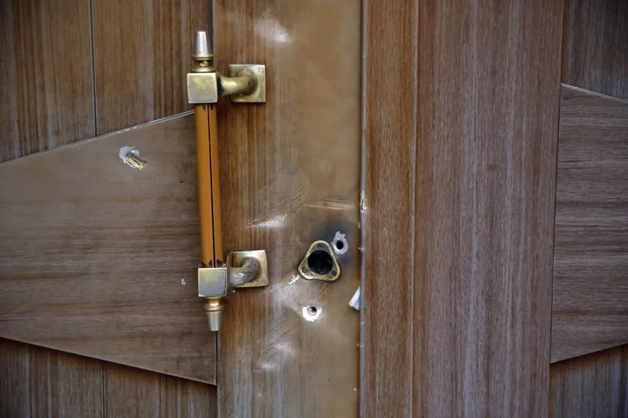 Eşi görüşmek istemeyince silahla elçiliği basan erkek idam edildi