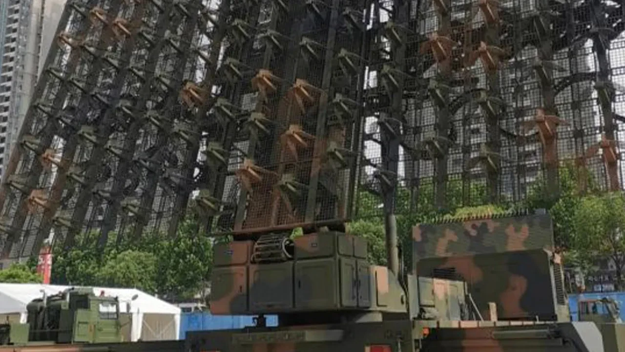 F-22 ve F-35 uçaklarını bekleyen tehlike! Yeni silahı tanıttılar: Gizliliği bile tespit edecek