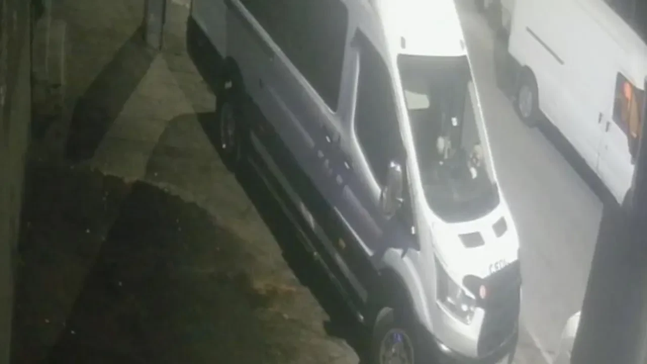 Gece saatlerinde geldiler, elektrik ve teknik aksamını çaldılar! O anlar kamerada