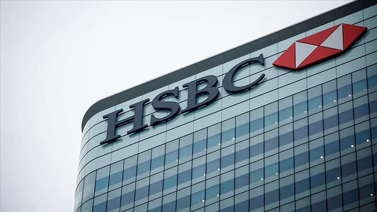 HSBC'den sürpriz karar! Ofisten çalışana ikramiye verecek