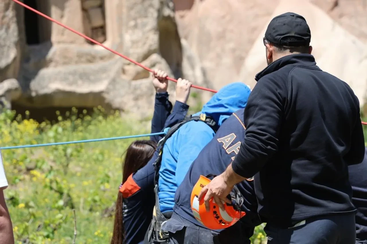 Kapadokya'da büyük panik! Sıcak hava balonu acil iniş yaptı