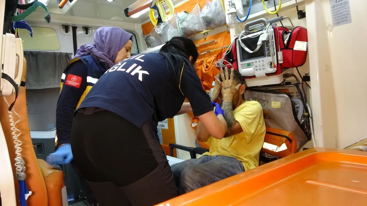 Kaza sonrası gözyaşlarına boğulmuştu! Kırmızı ışıkta bekleyen otomobile çarpan sürücü alkollü çıktı, tutuklandı