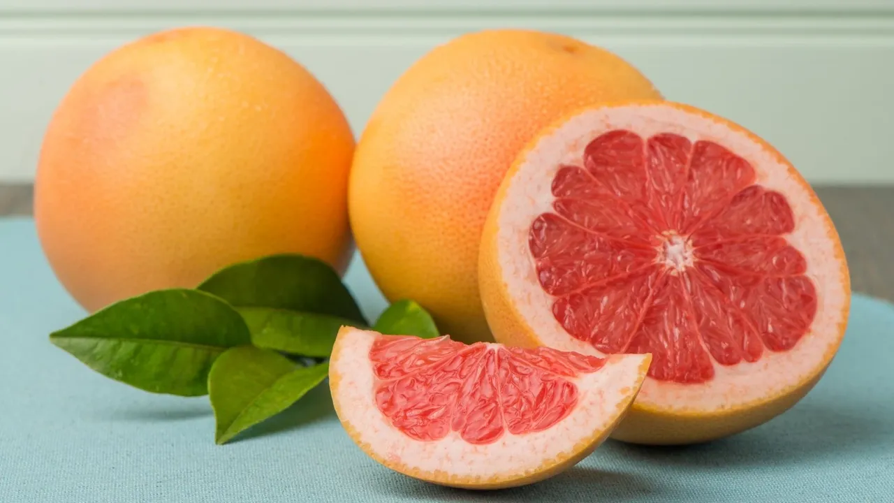 Sağlıklı olarak biliniyor ama gece yatmadan önce yenildiğinde kanser riskini arttırıyor! Bu meyvelerden uzak durun