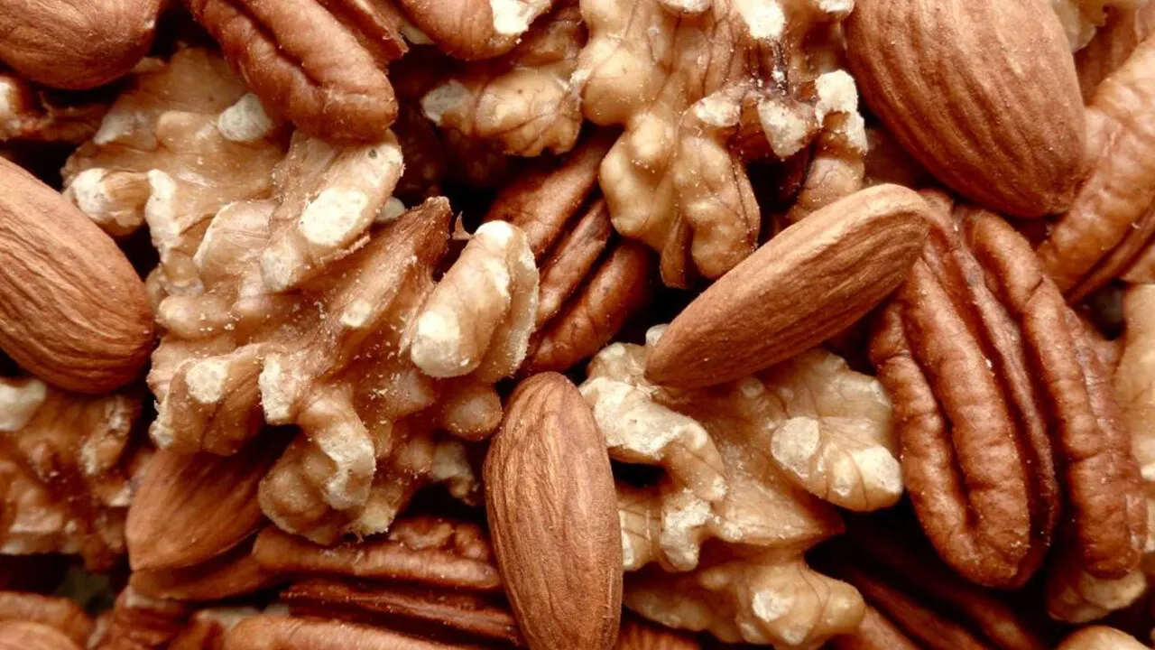 Sağlıklı olarak biliniyor ama gece yatmadan önce yenildiğinde kanser riskini arttırıyor! Bu meyvelerden uzak durun