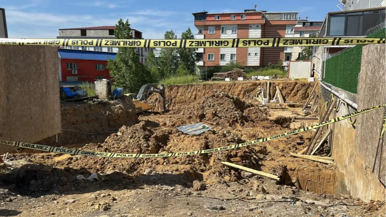 Sancaktepe'de inşaat alanında göçük! Enkaz altında kaldılar