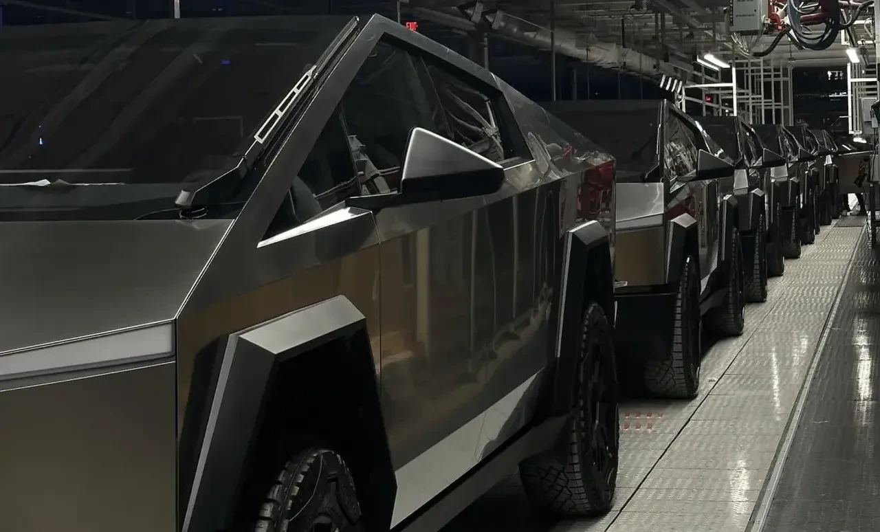 Tesla kullanıcıları büyük şok yaşıyor! Değer kaybı 'akıl almaz' düzeyde