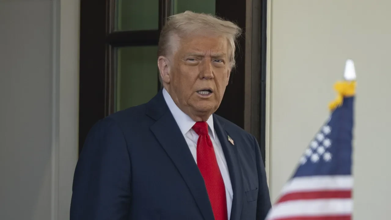 Trump'tan yeni kararname! İngilizce şartı getirdi...