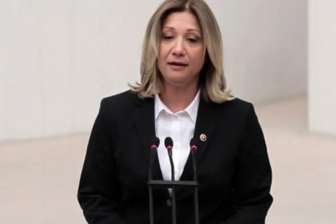 AK Parti'li eski milletvekili eşiyle trafik kazası geçirdi