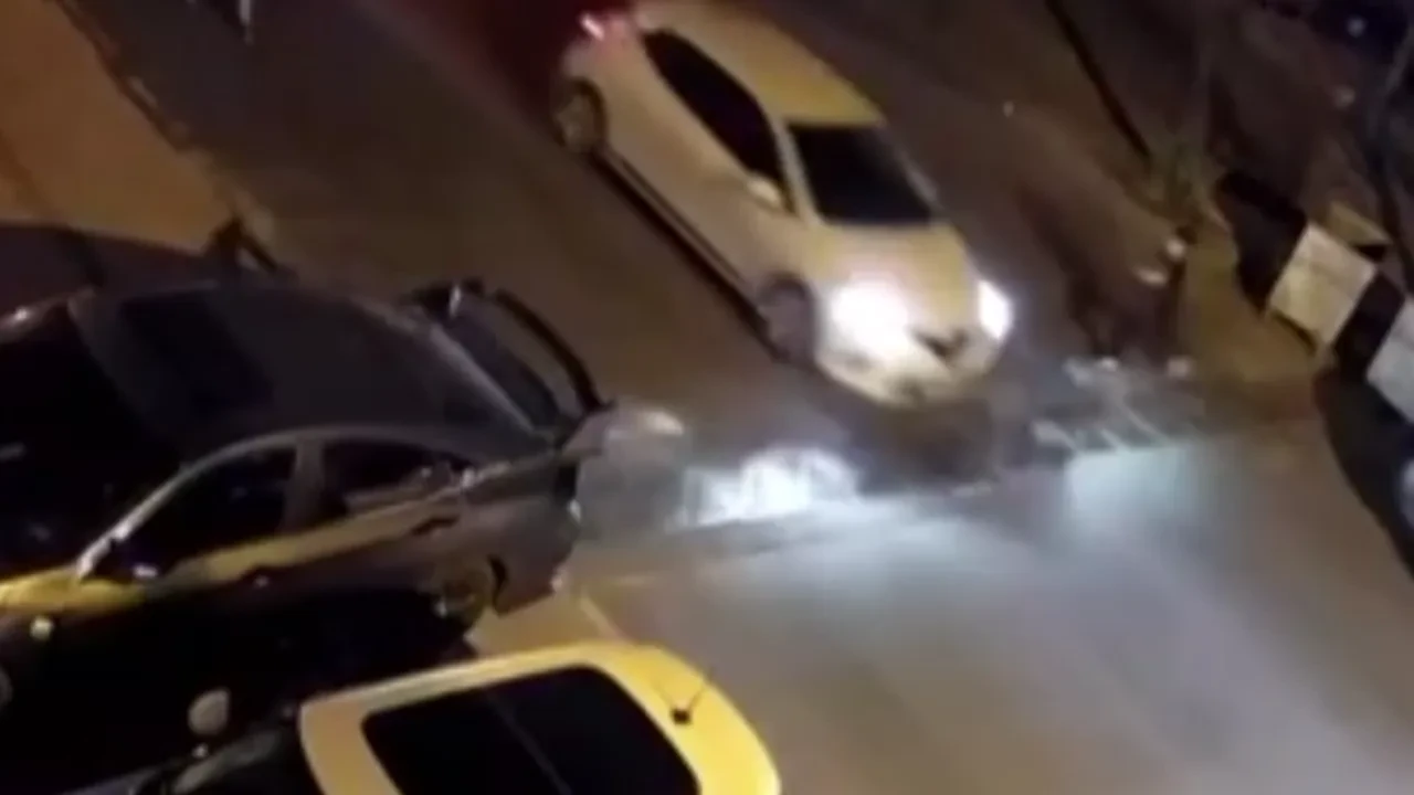 Bu yaramazlık değil, suç! Seyir halindeki arabanın içine torpil attılar