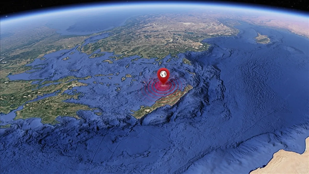 Ege Denizi'nde Girit Adası açıklarında deprem heyelana neden oldu, yapılarda da hasar var!