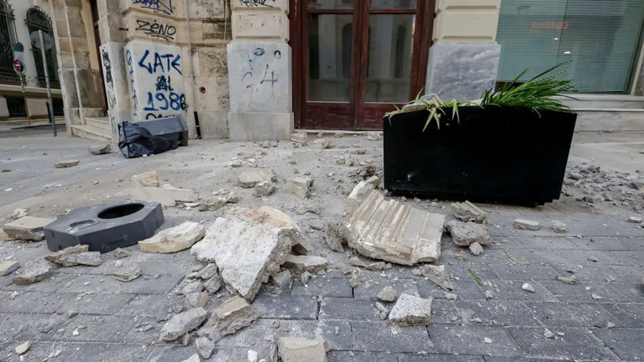 Ege Denizi'nde Girit Adası açıklarında deprem heyelana neden oldu, yapılarda da hasar var!