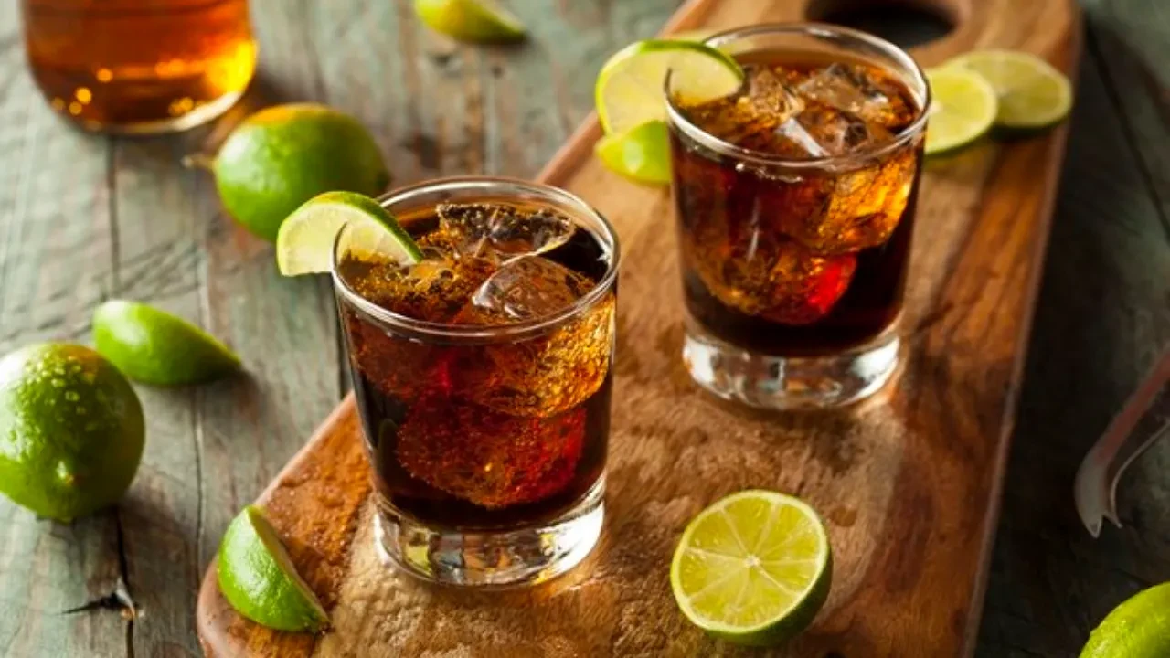 Hamileler kola içebilir mi, zararlı mı? Gebelikte kola ne kadar tüketilmeli?